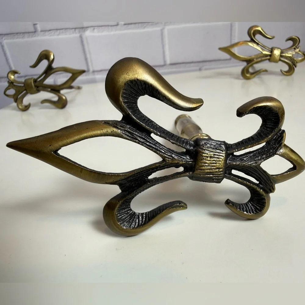 Vintage Brass Fleur-de-Lis Drawer Pulls Set of 4 Ornate Cabinet Hardware